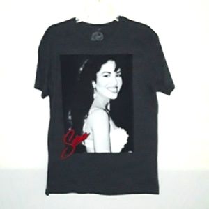 Selena Tee
